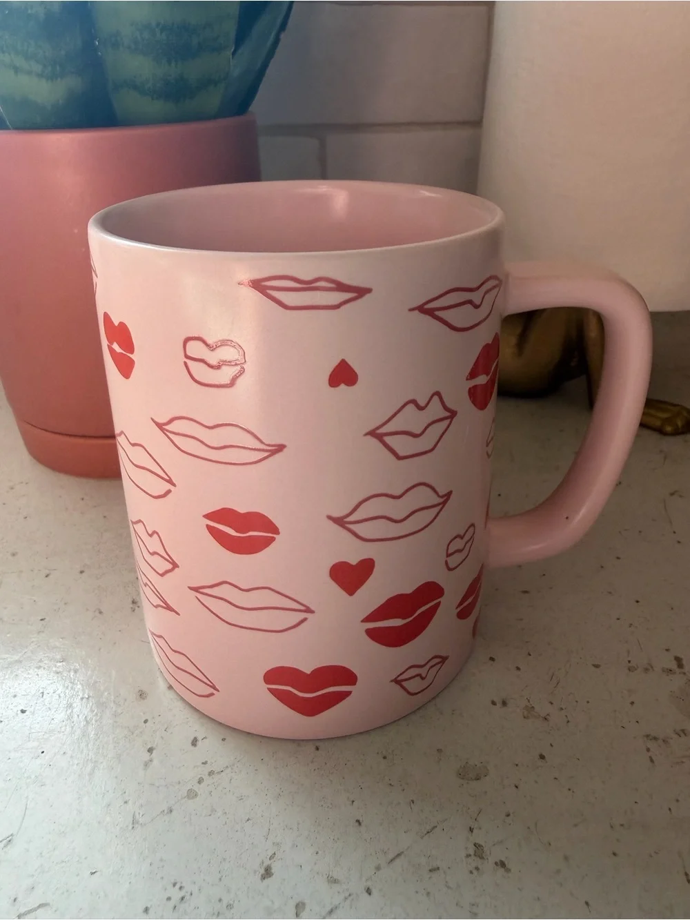 Starbucks 2020 Valentine’s Day Lips & Hearts 14 oz Pink Ceramic Mug